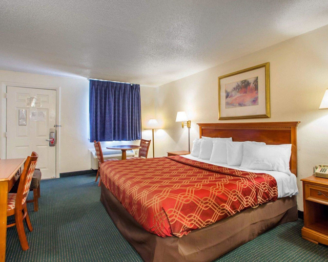 Bedroom 3, Econo Lodge Somers Point, Atlantic