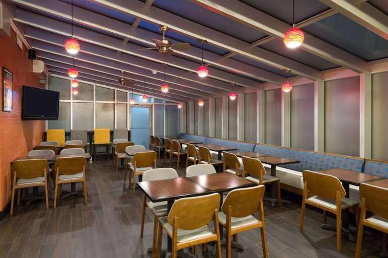 Business Facilities 4, Hampton Inn Manhattan/Times Square South, New York