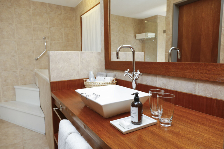 Bathroom 5, Los Cerros del Chalten Boutique Hotel, Lago Argentino