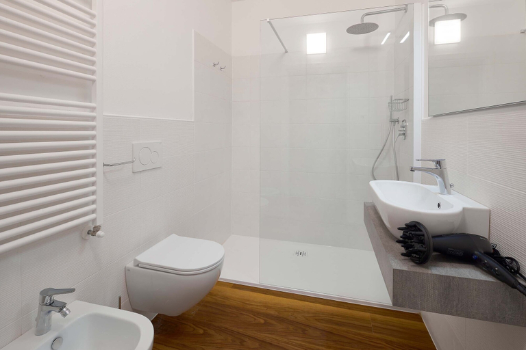Bathroom 5, Hotel Paradiso, Trento
