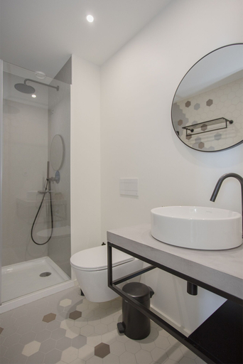 Bathroom 3, Liiiving -Luxury Beachfront Apartment II, Porto