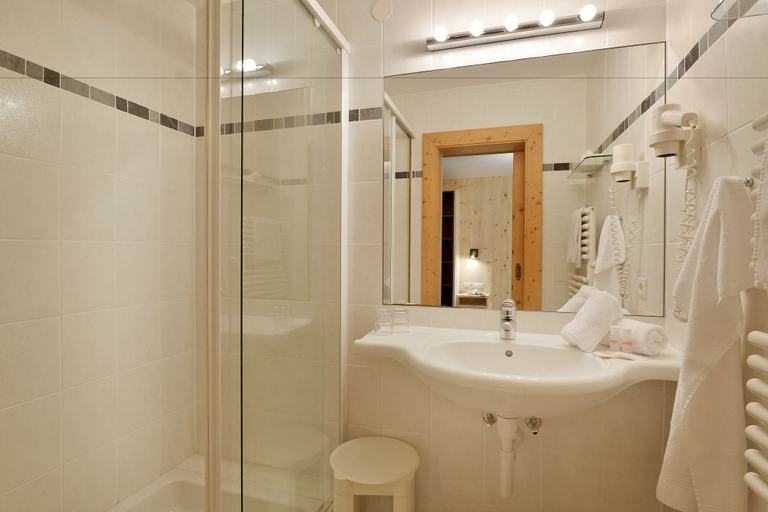 Bathroom 5, Wohlfuehlhotel Schiestl, Schwaz