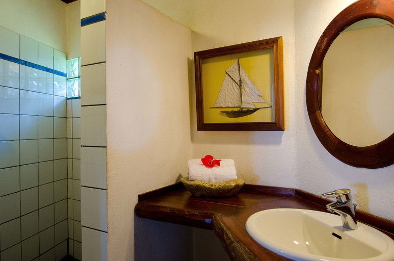 Bathroom 4, Princesse Bora Lodge & Spa, Analanjirofo