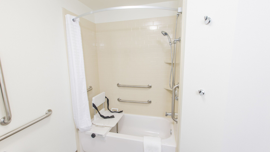 Bathroom 3, Candlewood Suites : Overland Park - W 135th St by IHG, Kansas City