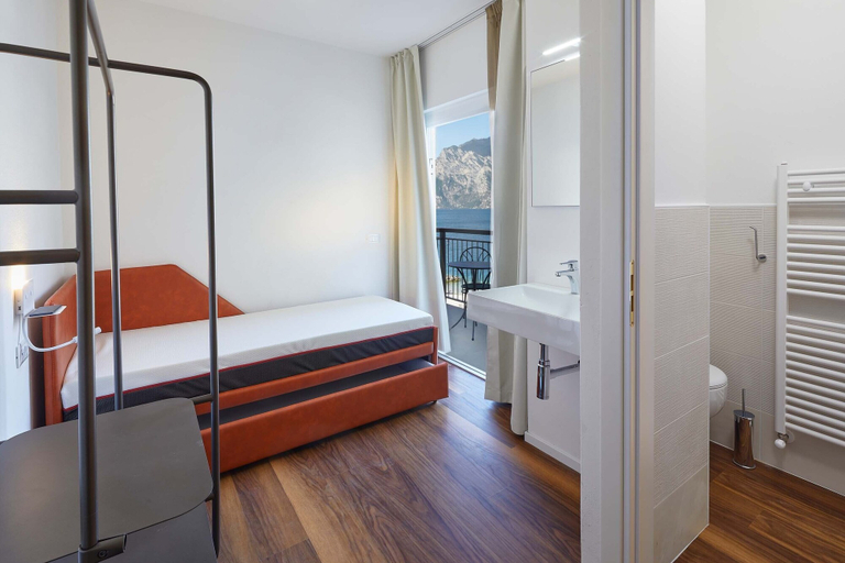 Bedroom 4, Hotel Paradiso, Trento