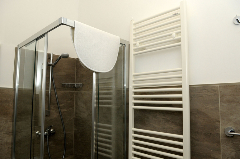 Bathroom 5, Della Torre Rooms, Lecce
