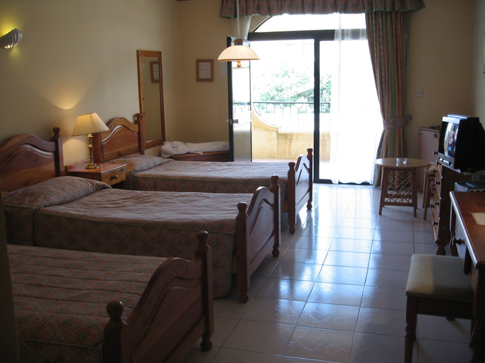 Bedroom 3, Cornucopia