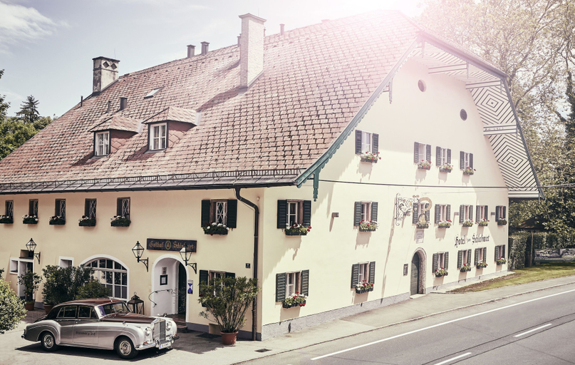 Exterior & Views 2, Der Schlosswirt zu Anif - Biedermeier-Hotel und Restaurant, Salzburg Umgebung