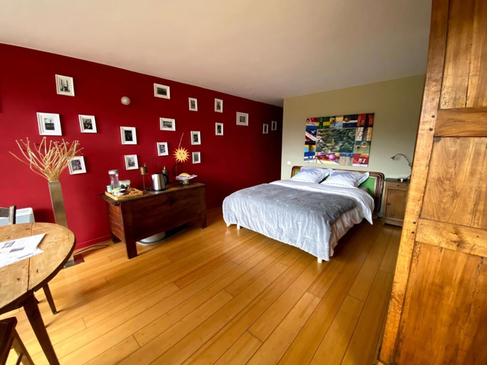 Bedroom 4, Homestay Le Corbusier 5 ieme Rue, Loire