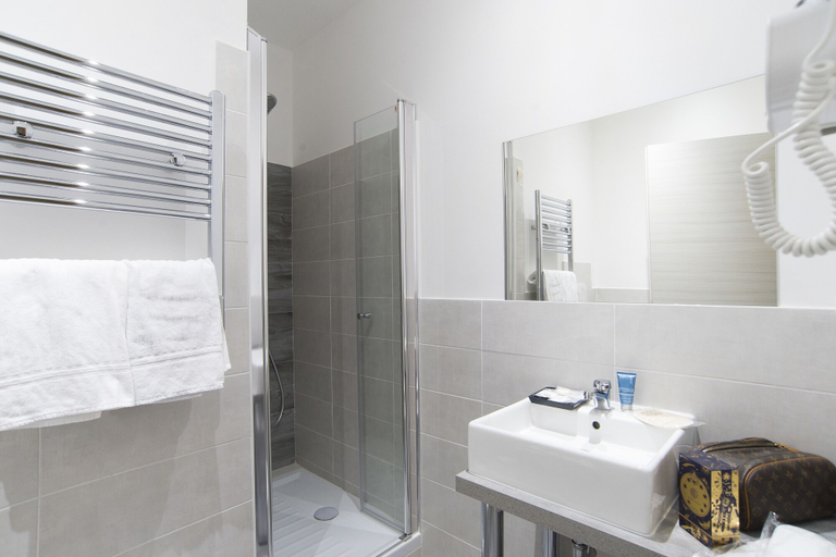Bathroom 4, Town House 57, Rome