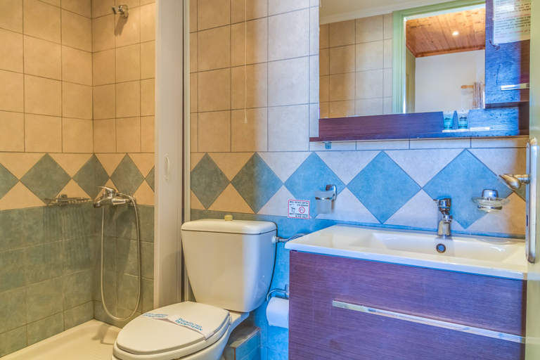 Bathroom 5, Vergina Star, Ionian Islands