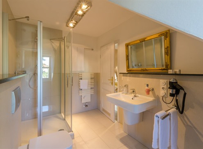 Bathroom 5, Seeschloss Schorssow, Rostock