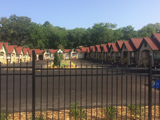 Others 5, Best  Court, Garland