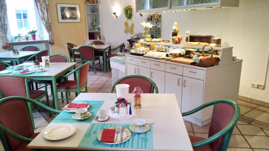 Food & Drinks 4, Haus am Kurpark, Hof