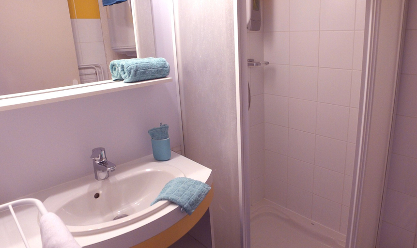 Bathroom, VVF Pays Basque Sare La Rhune, Sare, Pyrénées-Atlantiques