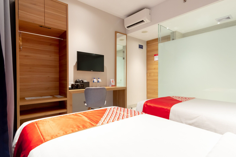 Bedroom 2, Travel Hub Hotel Kualanamu Airport, Deli Serdang