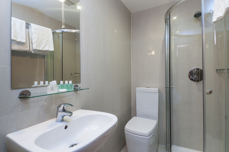 Bathroom 5, Trebovir Hotel, London