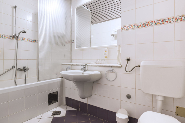 Bathroom 5, Apartments Amfora Plava Laguna, Umag
