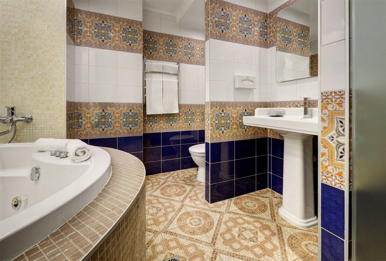 Bathroom 3, Hotel Zvezdnaya, North-Eastern