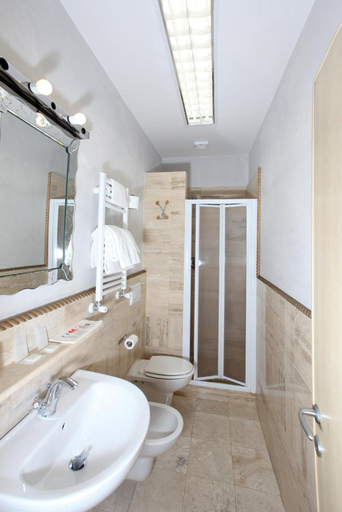 Bathroom 4, Hotel Nardizzi Americana, Rome