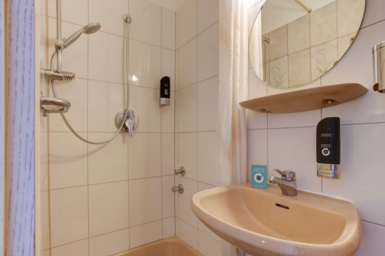 Bathroom 5, Centro Hotel Arde Koln, Trademark Collection by Wyndham, Köln