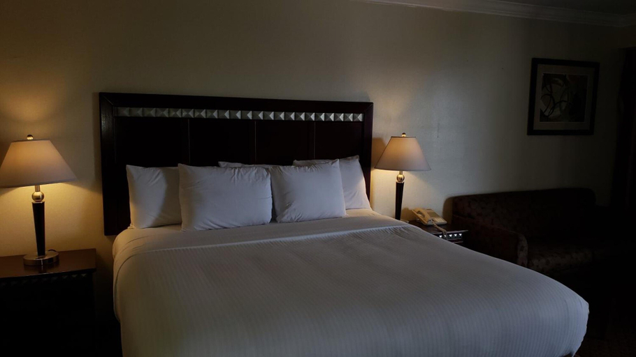 Bedroom 3, Oak Tree Inn, Los Angeles