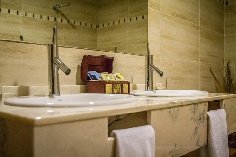 Bathroom 5, El Nacimiento, Granada