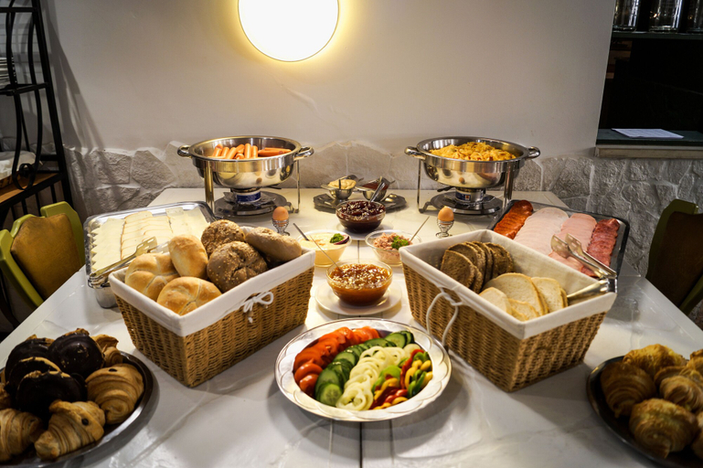Food & Drinks 5, Korona Hotel Panzio, Budapesti