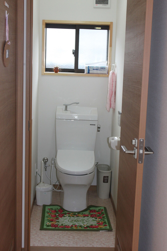 Bathroom 3, ROSENCAT, Sado
