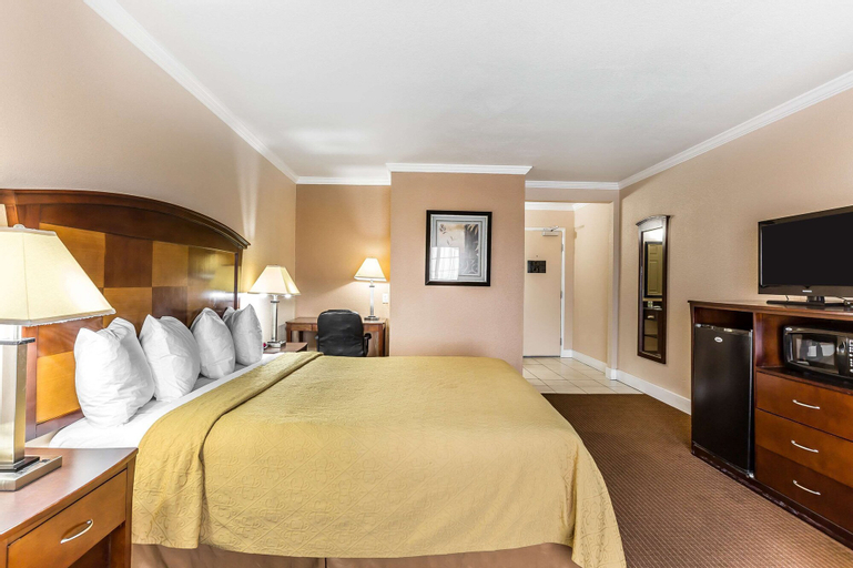 Bedroom 28