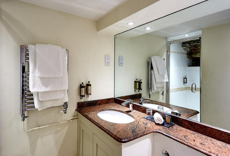 Bathroom 5, Dorian House, Bath and North East Somerset