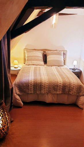 Bedroom 2, Sur le Chemin des Sens, Dordogne