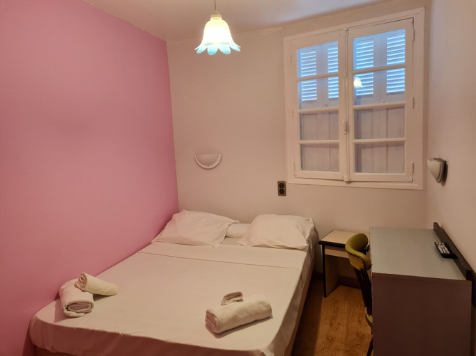 Bedroom 5, Hôtel Le Milan, Hautes-Pyrénées