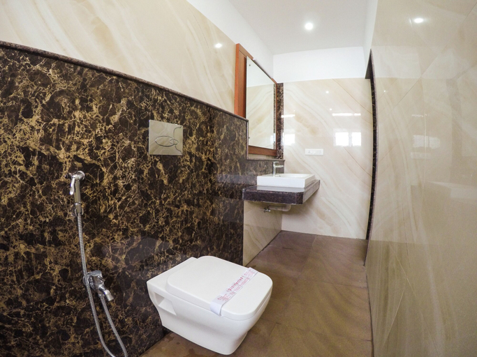 Bathroom, Hotel Maadhini, Kanniyakumari