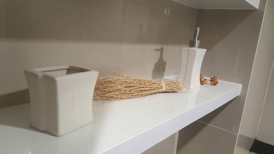 Bathroom 4, JK Living Hotel & Service Apartment, Muang Chachoengsao