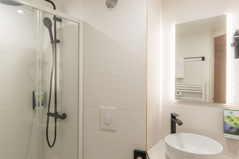 Bathroom 3, Hôtel d’Angleterre Rouen Centre, Seine-Maritime