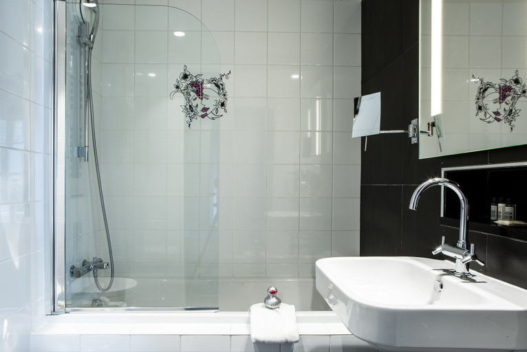 Bathroom 4, Le General Hotel, Paris