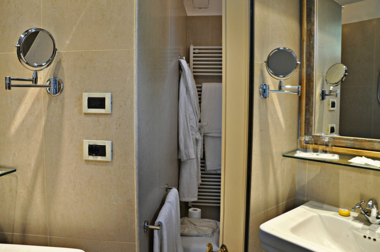 Bathroom 5, Hotel Villa Condulmer, Treviso