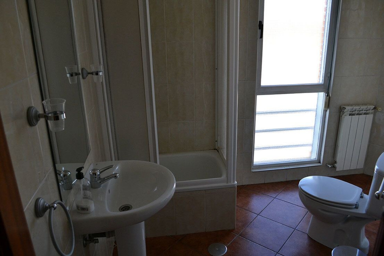 Bathroom 5, Hostal Cerecedo, León