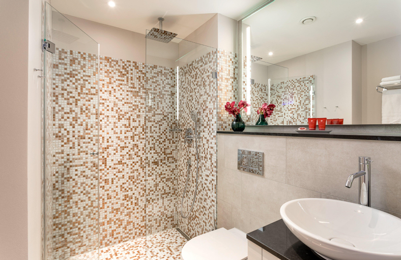 Bathroom 16