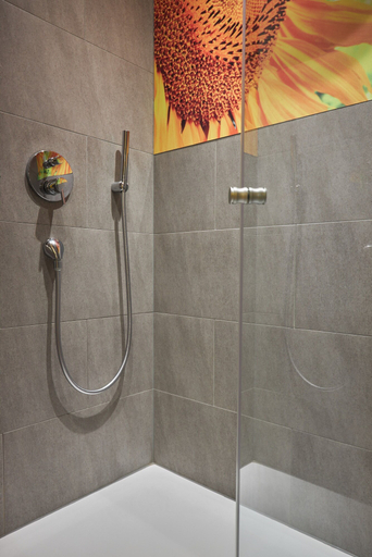 Bathroom 5, Buddy Hotel, München