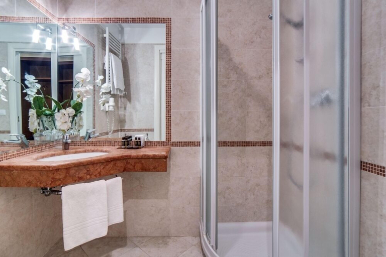 Bathroom 4, Hotel La Meridiana, Venezia
