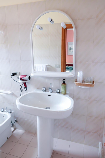 Bathroom 4, Hotel Mistral, Sassari