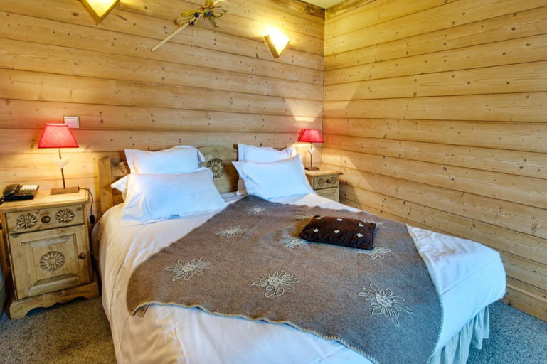 Bedroom 2, Alp'Hotel, Haute-Savoie