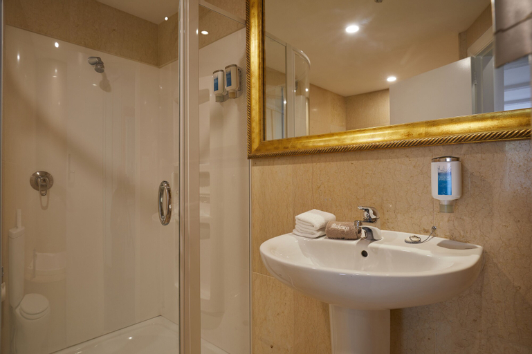Bedroom 5, Nugget Point Hotel, Queenstown-Lakes