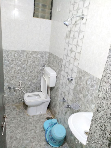 Bathroom, Hotel Gayatri by Sky Stays, Devbhumi Dwarka