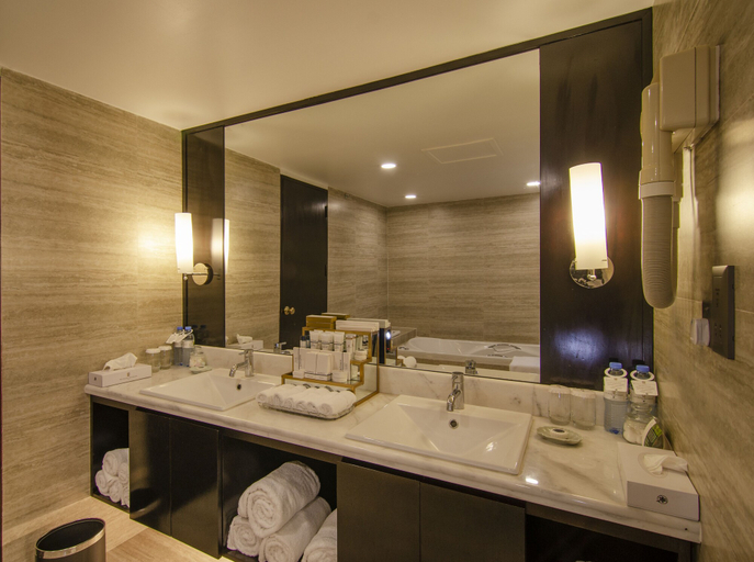 Bathroom 5, Pan Pacific Sonargaon Dhaka, Dhaka