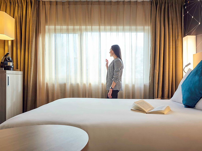 Bedroom 4, Mercure Paris Sud Les Ulis, Essonne