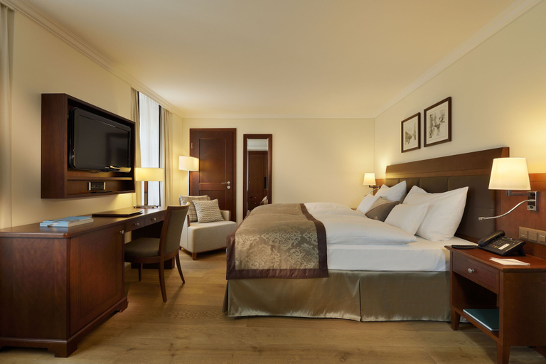 Bedroom 3, Mont Cervin Palace, Visp