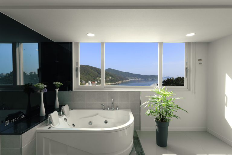 Bathroom 4, Doya Family Hotel, Geoje